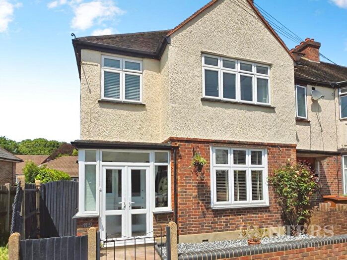 3 Bedroom End Of Terrace House For Sale In Wallace Crescent, Carshalton, SM5