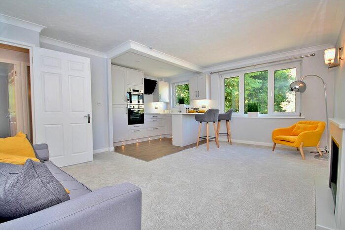 2 Bedroom Flat To Rent In Constitution Hill, Woking, Surrey, GU22