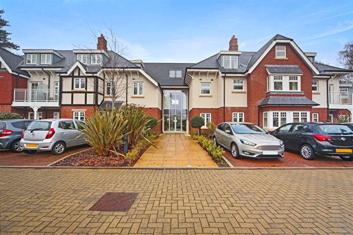 2 Bedroom Flat For Sale In Brueton Place, - Blossomfield Road, Solihull, West Midlands, B91