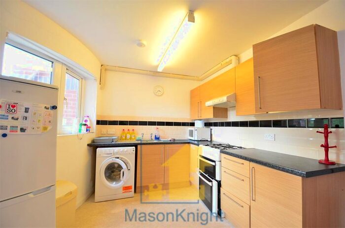 4 Bedroom Flat To Rent In St. Stephens Road, B29