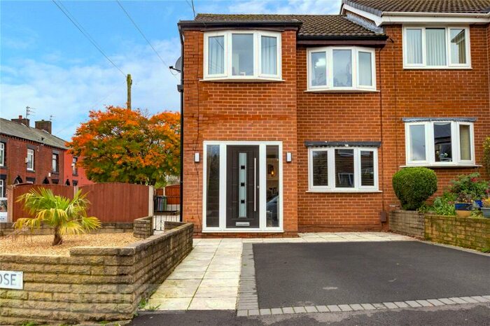 3 Bedroom Semi-Detached House To Rent In Heather Close, Oldham, Greater Manchester, OL4