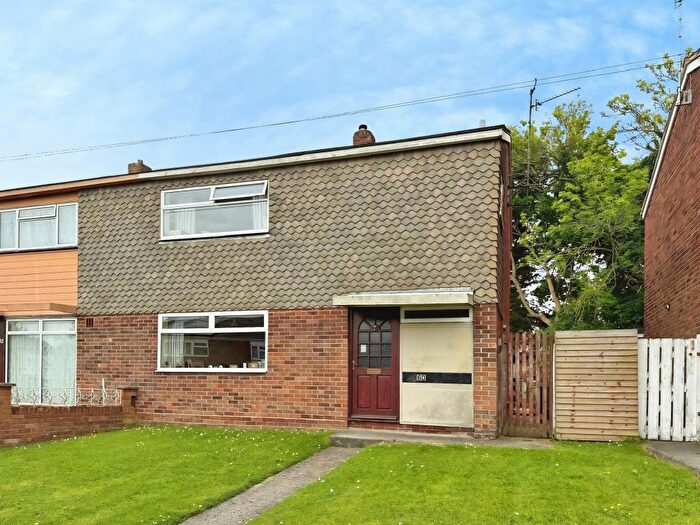 3 Bedroom Terraced House For Sale In Hilton Avenue, Aylesbury, HP20