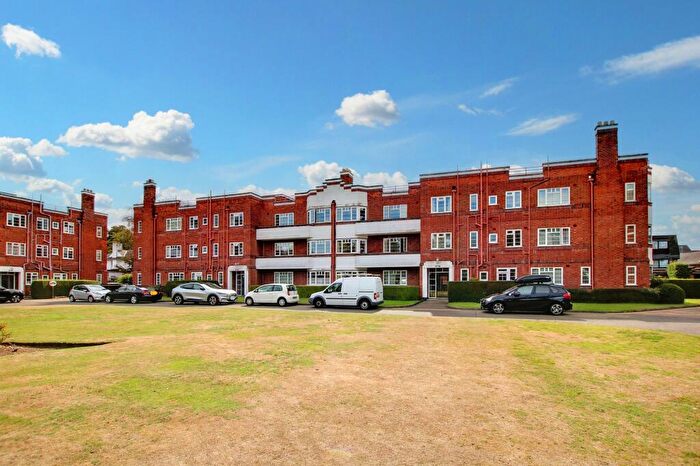2 Bedroom Apartment For Sale In Knighton Park Road, Leicester, LE2