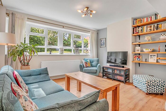 2 Bedroom Flat For Sale In Beaumont Road, London, SW19