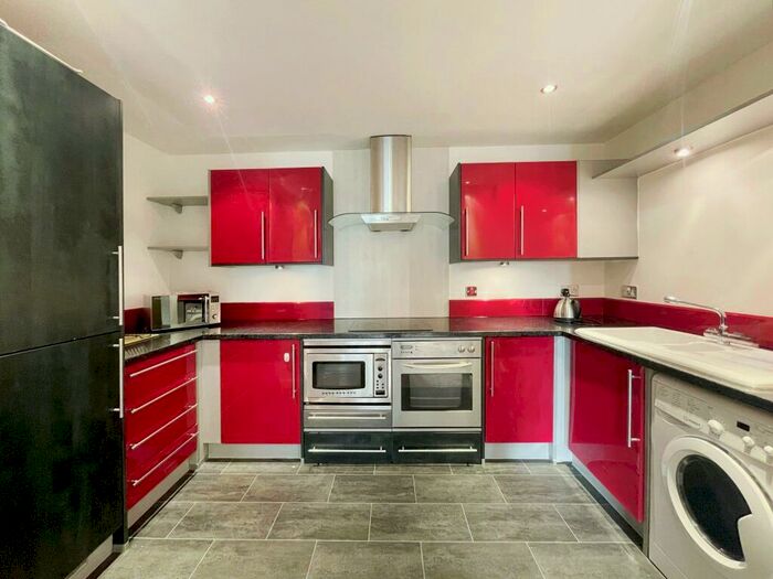 2 Bedroom Apartment To Rent In Churchill Way, Cardiff, CF10