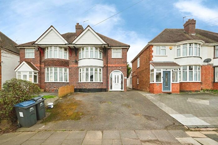 3 Bedroom Semi-Detached House For Sale In Barrows Lane, Birmingham, B26