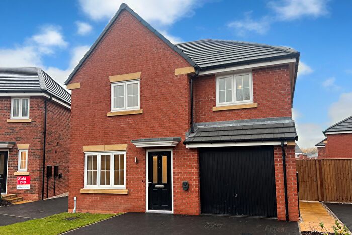 4 Bedroom Semi-Detached House To Rent In Lunts Heath, Widnes, WA8