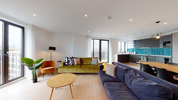 3 Bedroom Flat To Rent In Cremer Street, London, E2