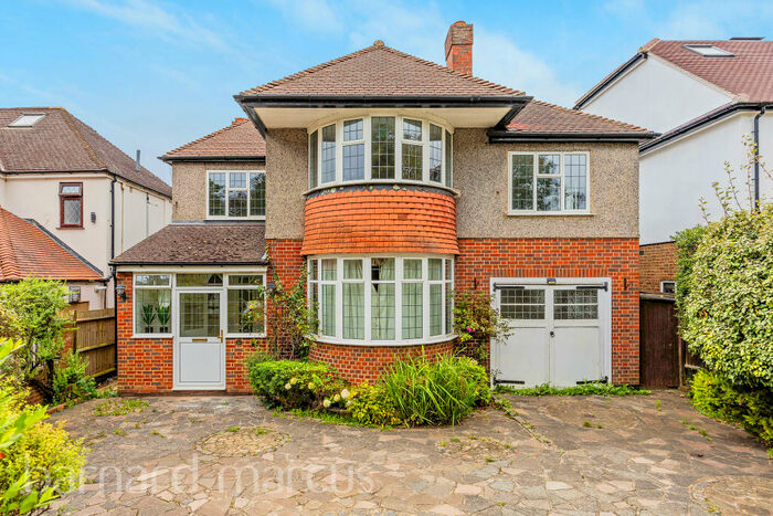 4 Bedroom House To Rent In Nonsuch Walk, Cheam, Sutton, SM2