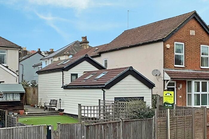 1 Bedroom Detached House For Sale In Wilton Road, Redhill, RH1