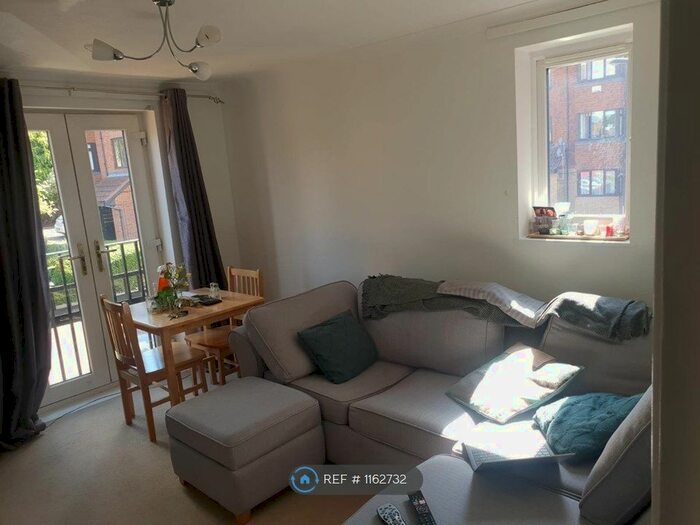 1 Bedroom Flat To Rent In Gable Close, Lewisham SE12