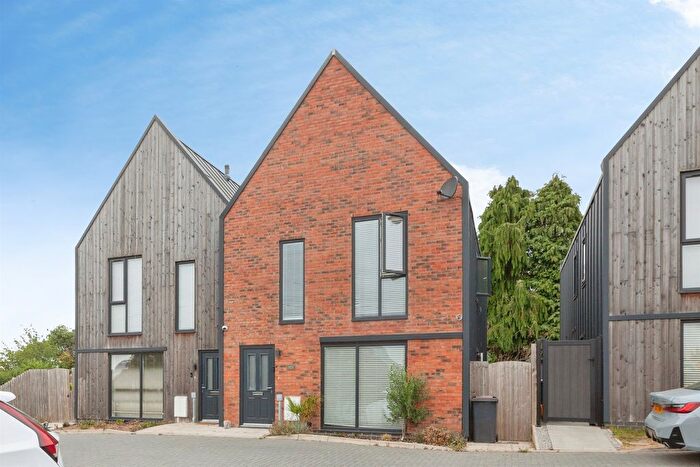 4 Bedroom Semi-Detached House For Sale In Harrowfield Close, Nuneaton, CV10