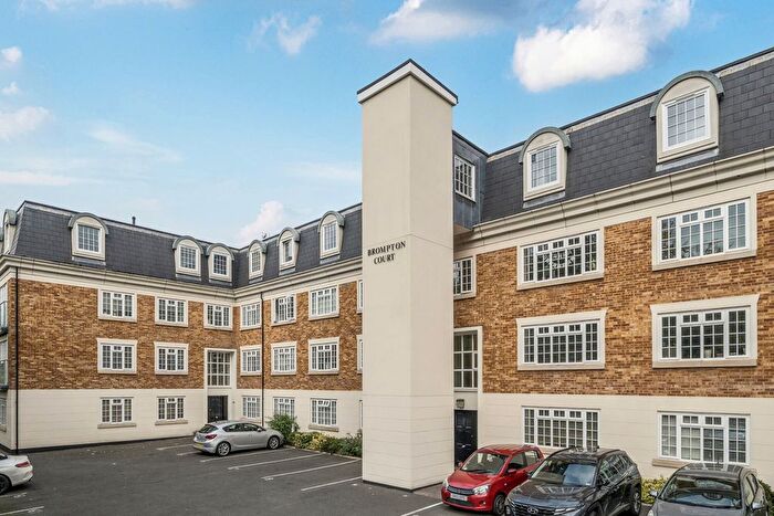 4 Bedroom Flat For Sale In Tweedy Road, Bromley, BR1