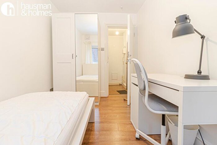 3 Bedroom Flat To Rent In North End Road, Golders Green, NW11