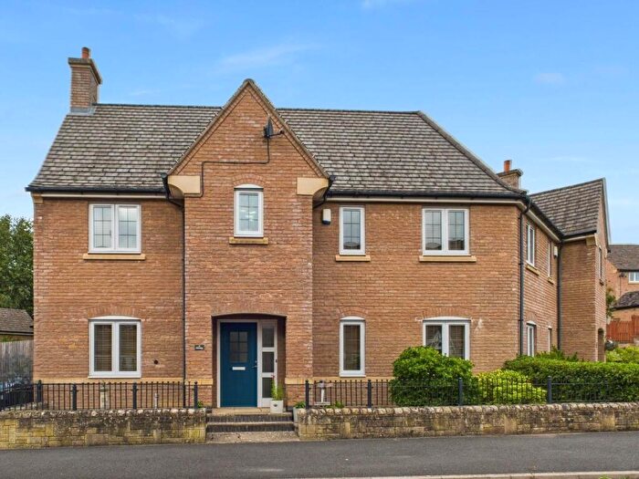 3 Bedroom Semi-Detached House For Sale In Morledge, Matlock, DE4