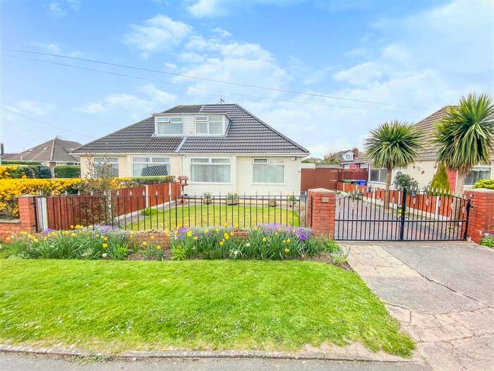 4 Bedroom Bungalow For Sale In Halebank Road, Widnes, WA8