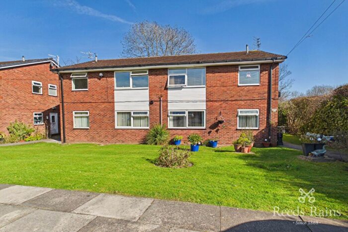 2 Bedroom Apartment For Sale In Broomfield Drive, Stockport, Greater Manchester, SK5