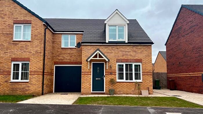 3 Bedroom Semi-detached House For Sale In Grange View, Winterton, DN15