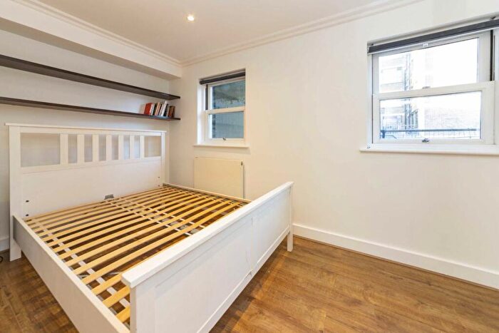 5 Bedroom Semi-Detached House To Rent In Fredericks Row, Angel, EC1V