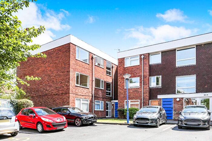 2 Bedroom Flat To Rent In Old Warwick Court, Solihull, B92