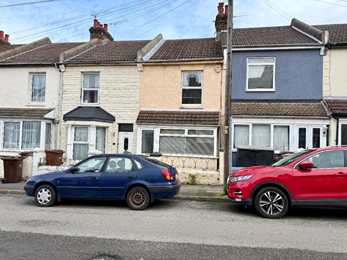 3 Bedroom Terraced House To Rent In Albany Road, Gillingham, Kent, ME7