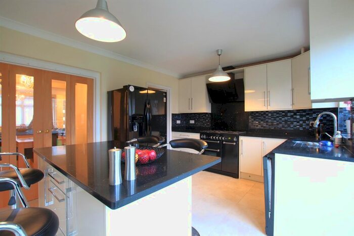 3 Bedroom Semi-Detached House To Rent In Oxford Avenue, Hayes UB3