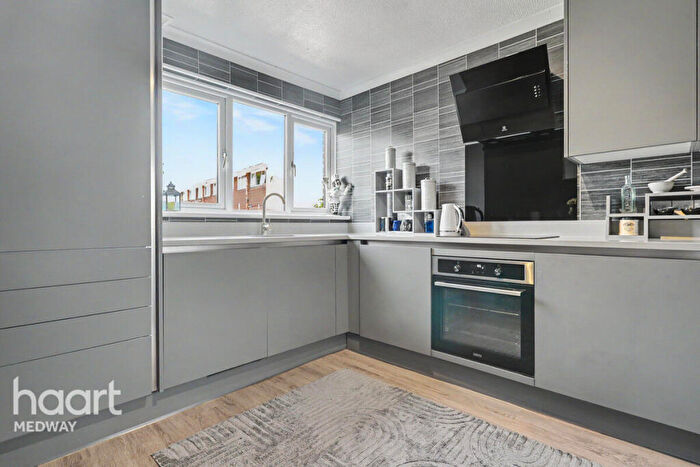 3 Bedroom Terraced House For Sale In Burrows Lane, Rochester, ME3