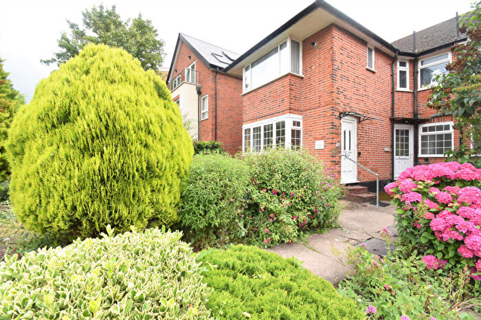 2 Bedroom Apartment To Rent In Palmers Court, Palmers Road, London, N11