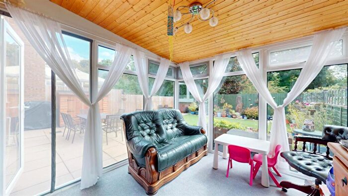 4 Bedroom Detached House For Sale In Nightingale Crescent, Bradville, Milton Keynes, MK13