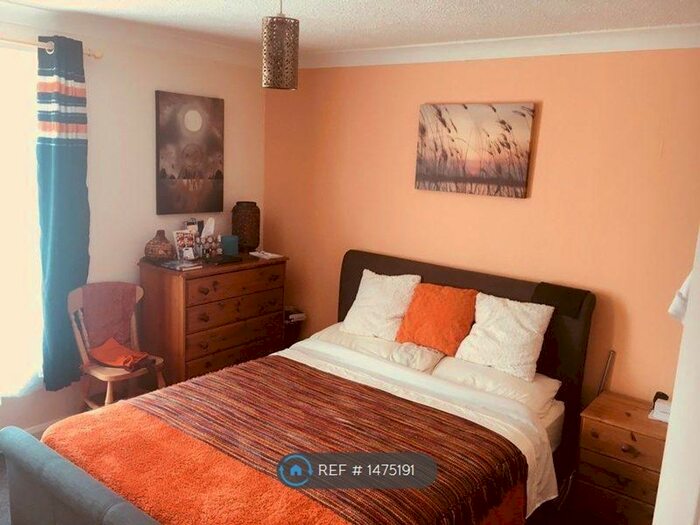 2 Bedroom Terraced House To Rent In Cambridge Road, Gosport, PO12