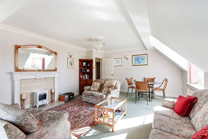 2 Bedroom Flat For Sale In Lime Tree Walk, Sevenoaks, Kent, TN13