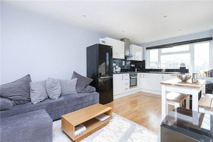 1 Bedroom Flat For Sale In Penrose Street, Walworth, London, SE17