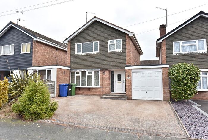 3 Bedroom Link Detached House For Sale In Kingswinford, Ulster Drive, DY6