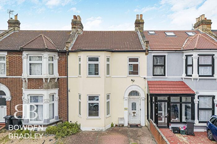 3 Bedroom Terraced House For Sale In Lansdowne Road, Seven Kings, IG3