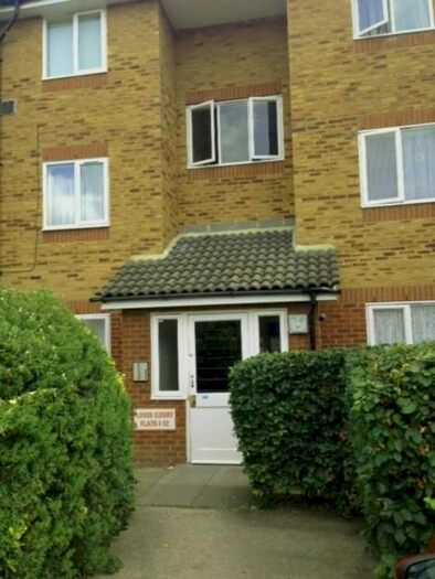 2 Bedroom Flat To Rent In Coopers Close, Dagenham, RM10