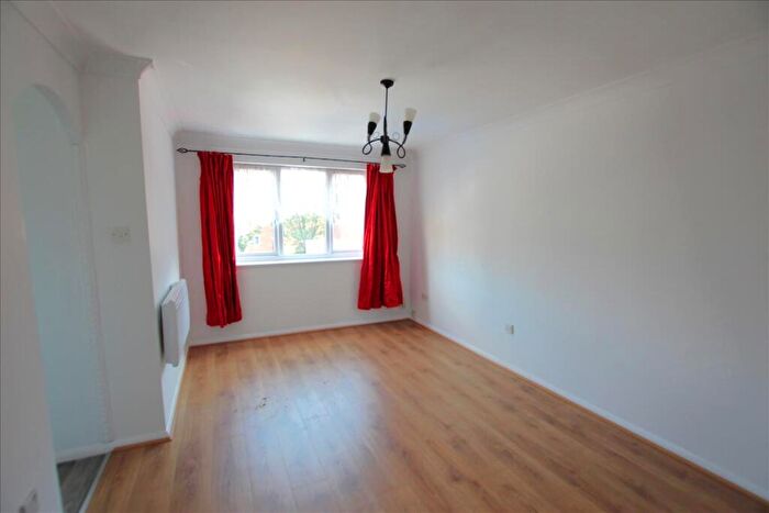 1 Bedroom Flat To Rent In Dunnock Close, Edmonton, London, N9