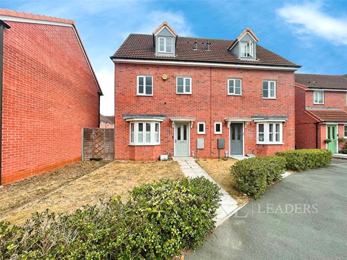 4 Bedroom Semi-detached House For Sale In Sentinel Close, St Johns, Worcestershire, WR2