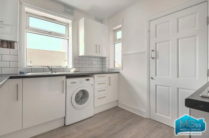 2 Bedroom Flat To Rent In Rayleigh Court, New Road, London, N22