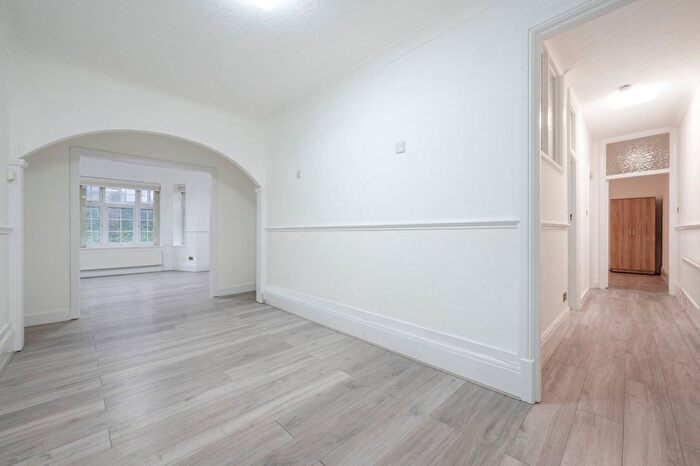 2 Bedroom Flat To Rent In Moreland Court, Finchley Road, NW2