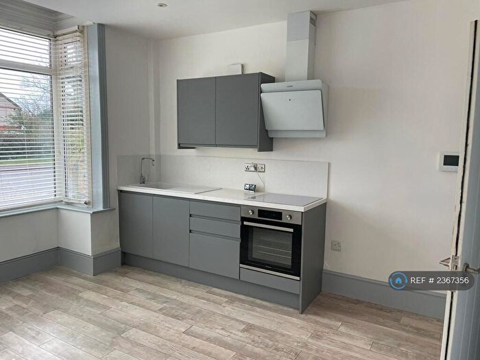 Studio To Rent In Radcliffe Road, West Bridgford, Nottingham, NG2