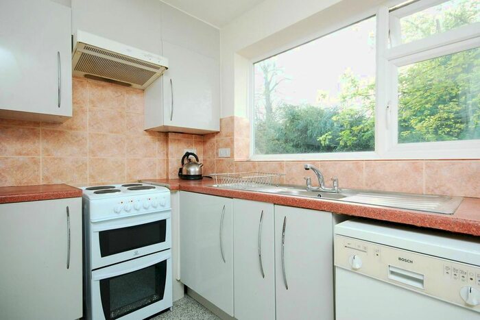 3 Bedroom Flat To Rent In Coniston Close, Grove Park, London, W4
