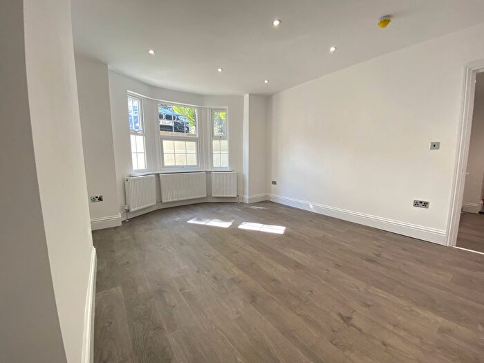 2 Bedroom Flat To Rent In The Grove, Gravesend, DA12