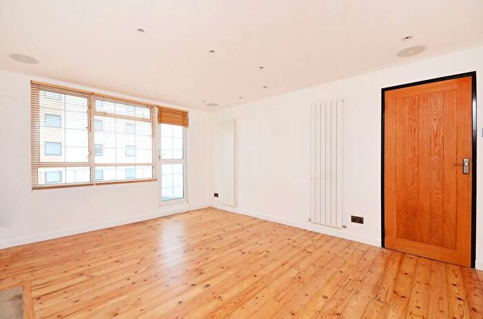 2 Bedroom Flat To Rent In Uxbridge Road, Ealing Broadway, London, W5