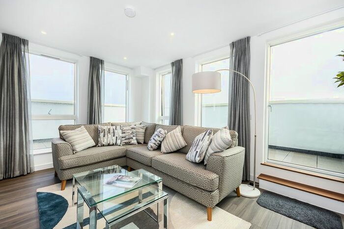 2 Bedroom Flat To Rent In Whelan Road, London, W3