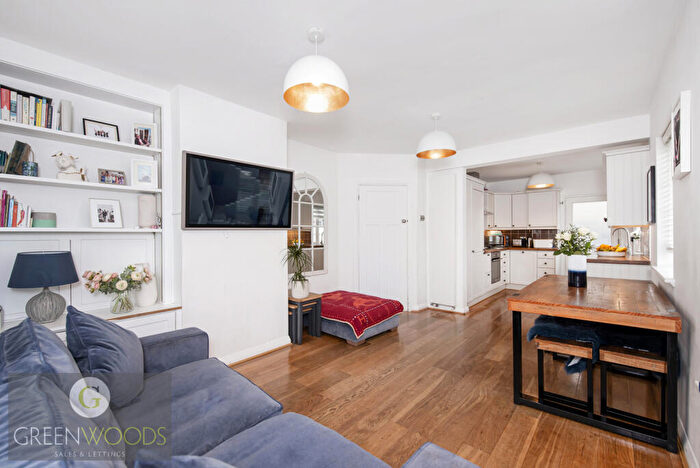 2 Bedroom Flat For Sale In Darby Road, SW14
