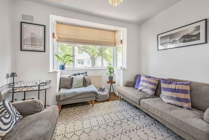 3 Bedroom Property To Rent In Seely Road, London, SW17