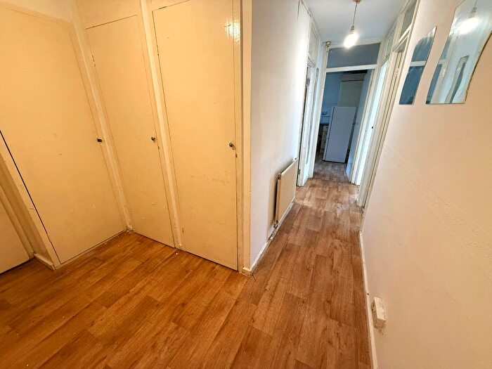 1 Bedroom Flat To Rent In Thornhill Gardens, Barking, IG11