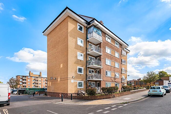 2 Bedroom Maisonette For Sale In Tulse Hill, London, SW2