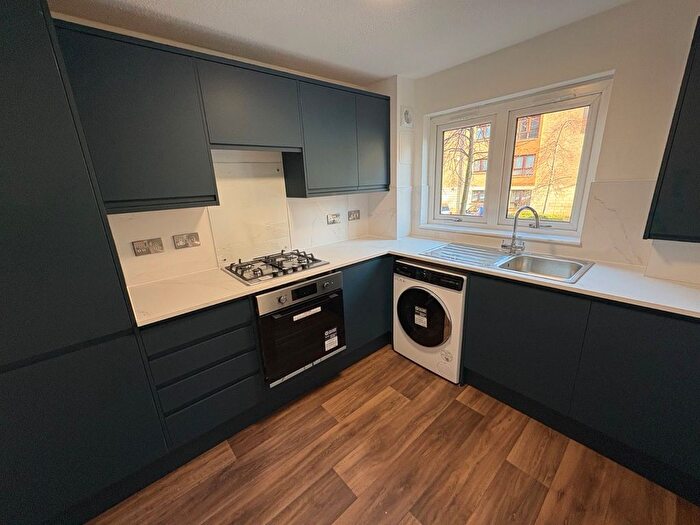 2 Bedroom Flat To Rent In Easter Dalry Road, Edinburgh, EH11