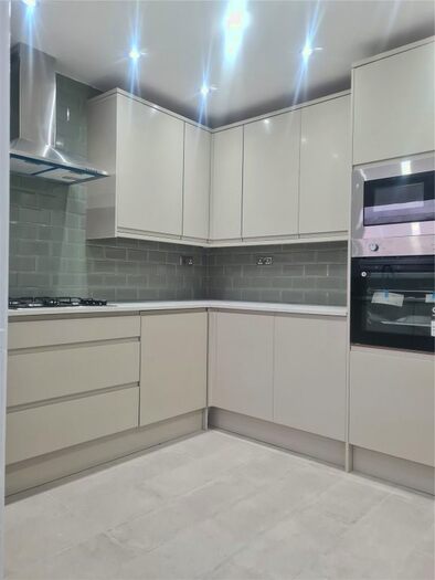 2 Bedroom Flat To Rent In Parson Street, London, Middx, NW4